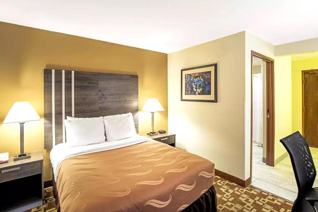 Norwood Inn & Suites Milwaukee Butler Kültér fotó