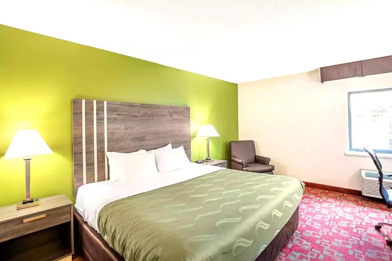 Norwood Inn & Suites Milwaukee Butler Kültér fotó
