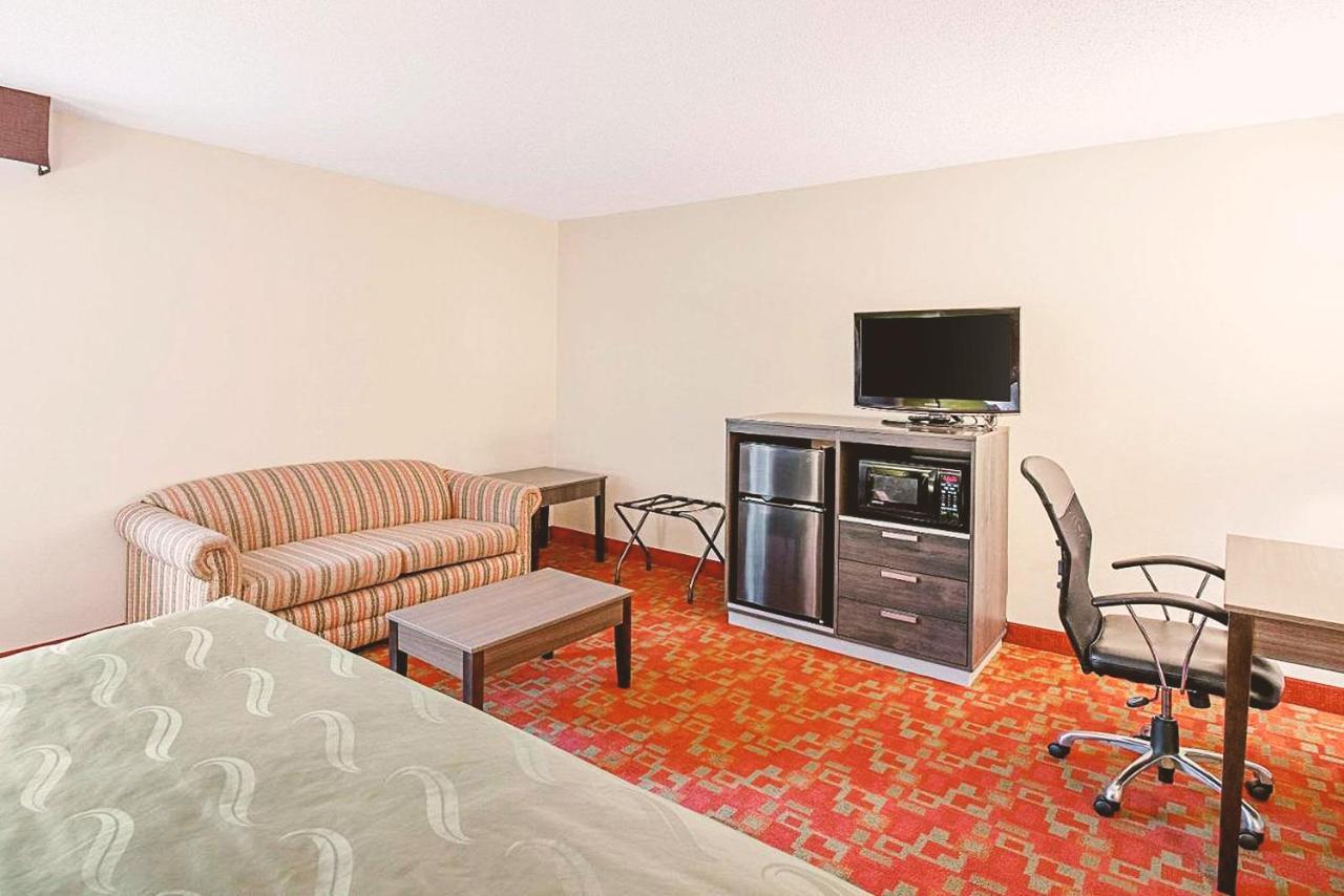 Norwood Inn & Suites Milwaukee Butler Kültér fotó